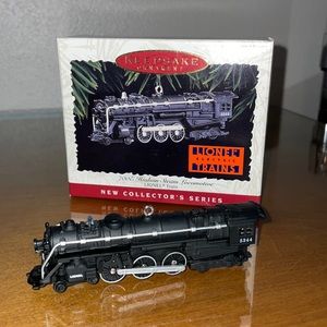 [Hallmark] 700E Hudson Steam Locomotive Ornament